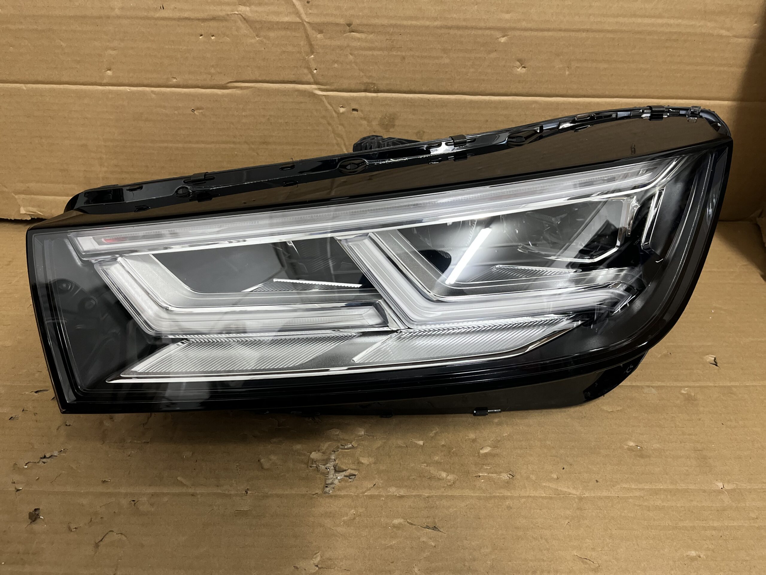2017 2018 2019 2020 AUDI Q5 QS5 FRONT LEFT PASSENGER SIDE USED OEM LED HEADLIGHT HEADLAMP