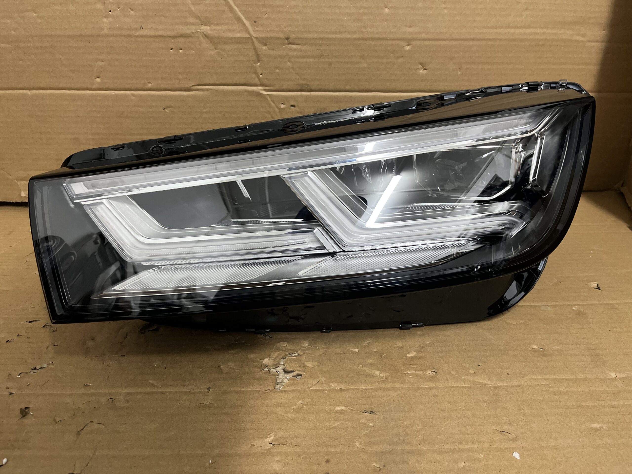 2017 2018 2019 2020 AUDI Q5 QS5 FRONT LEFT PASSENGER SIDE USED OEM LED HEADLIGHT HEADLAMP - Image 2