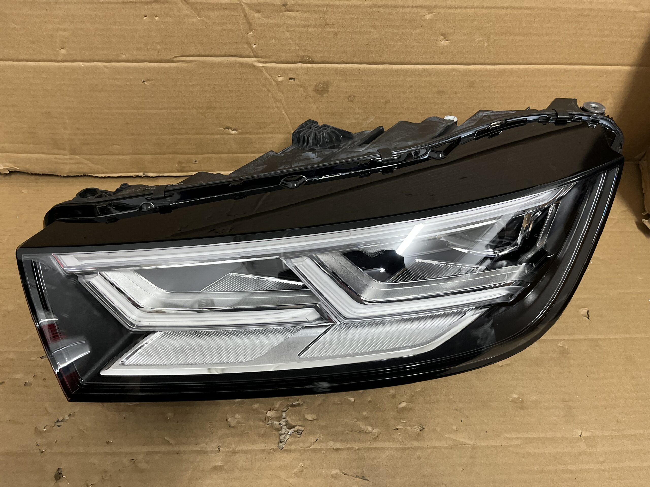 2017 2018 2019 2020 AUDI Q5 QS5 FRONT LEFT PASSENGER SIDE USED OEM LED HEADLIGHT HEADLAMP - Image 3