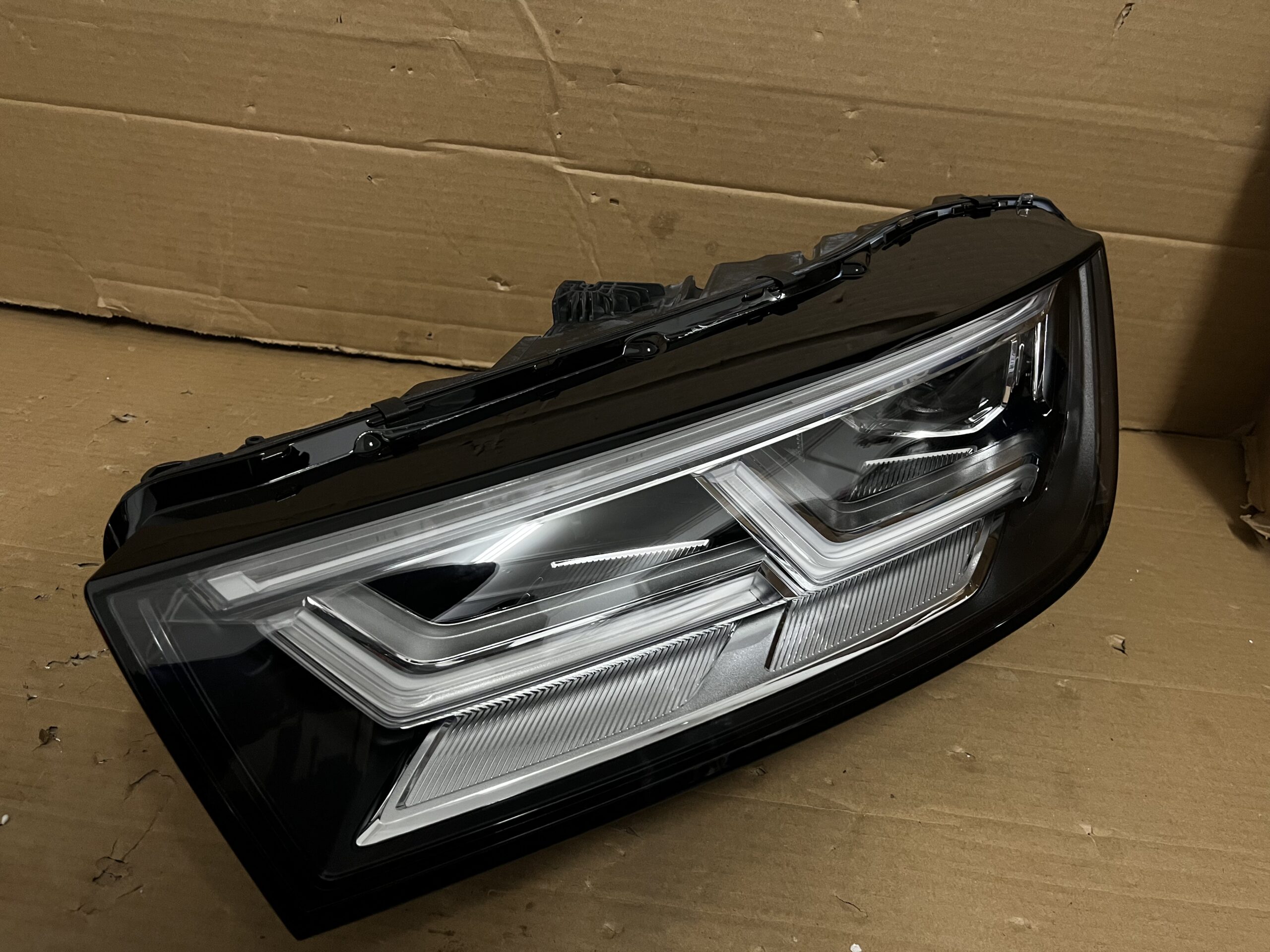 2017 2018 2019 2020 AUDI Q5 QS5 FRONT LEFT PASSENGER SIDE USED OEM LED HEADLIGHT HEADLAMP - Image 4