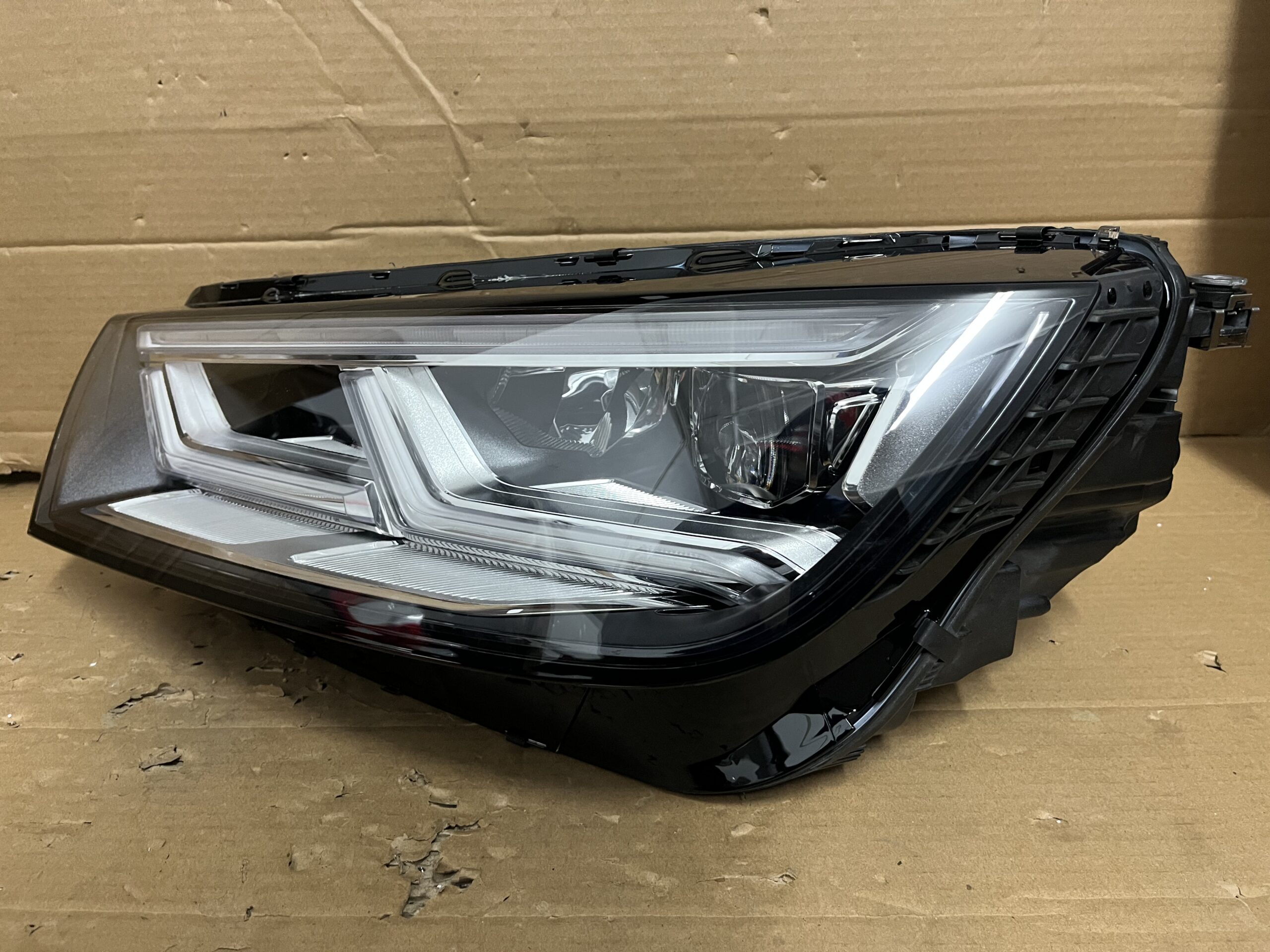 2017 2018 2019 2020 AUDI Q5 QS5 FRONT LEFT PASSENGER SIDE USED OEM LED HEADLIGHT HEADLAMP - Image 5