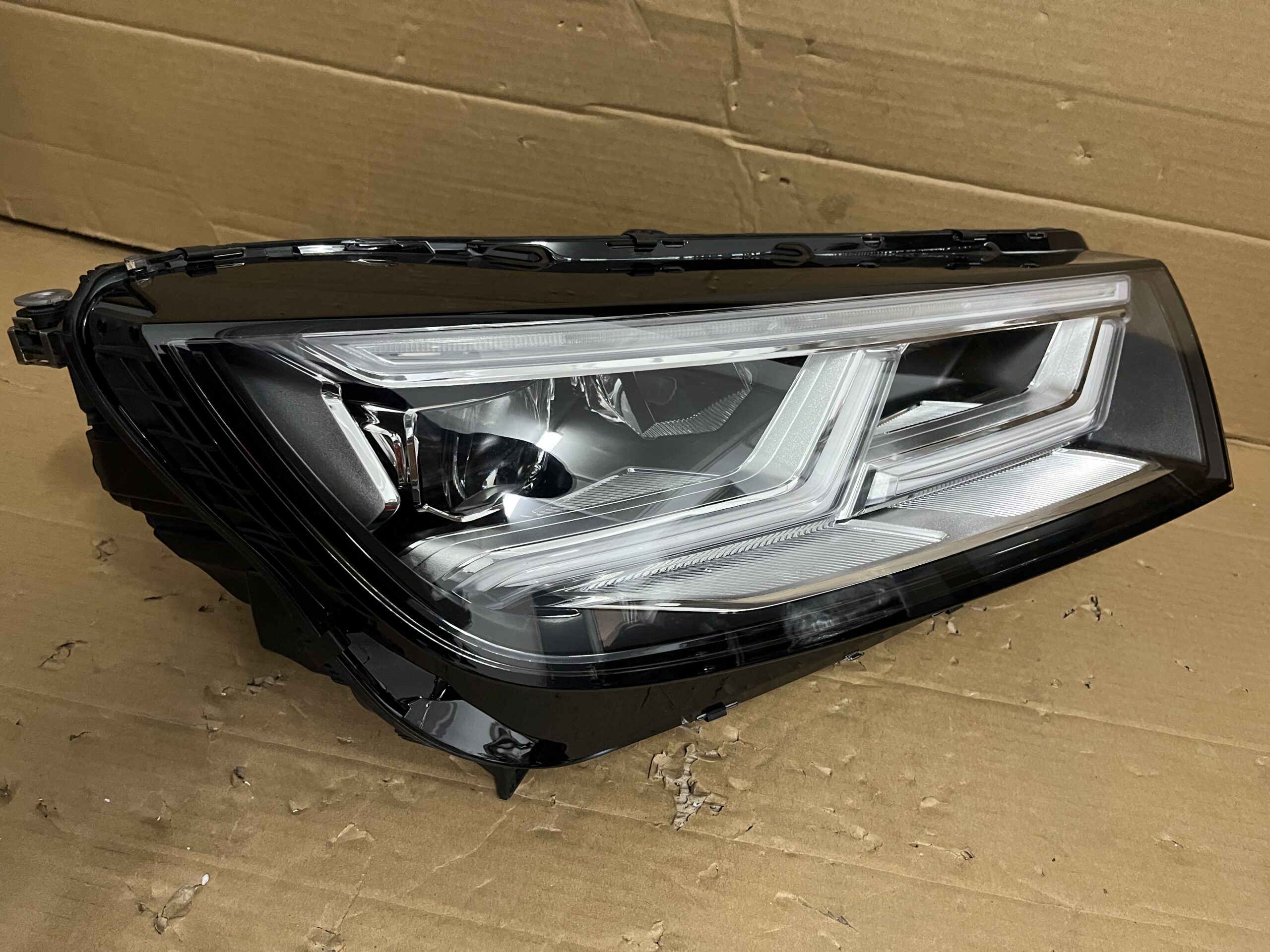 2017 2018 2019 2020 AUDI Q5 QS5 FRONT RIGHT DRIVERS SIDE USED OEM LED HEADLIGHT HEADLAMP - Image 5